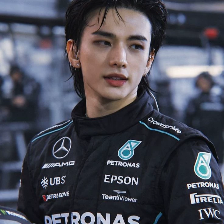 Hwang Hyunjin thumbnail