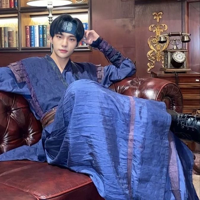 Hwang Hyunjin thumbnail