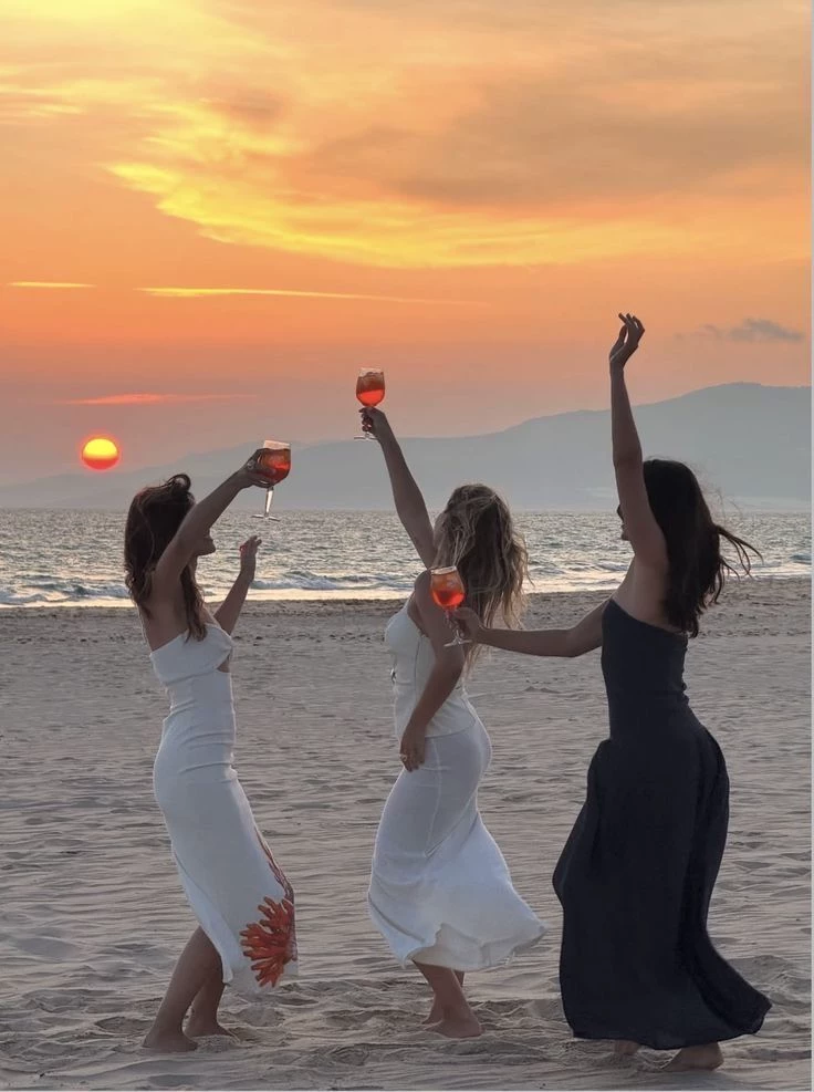 Bachelorette party on the beach 🍹✨ thumbnail