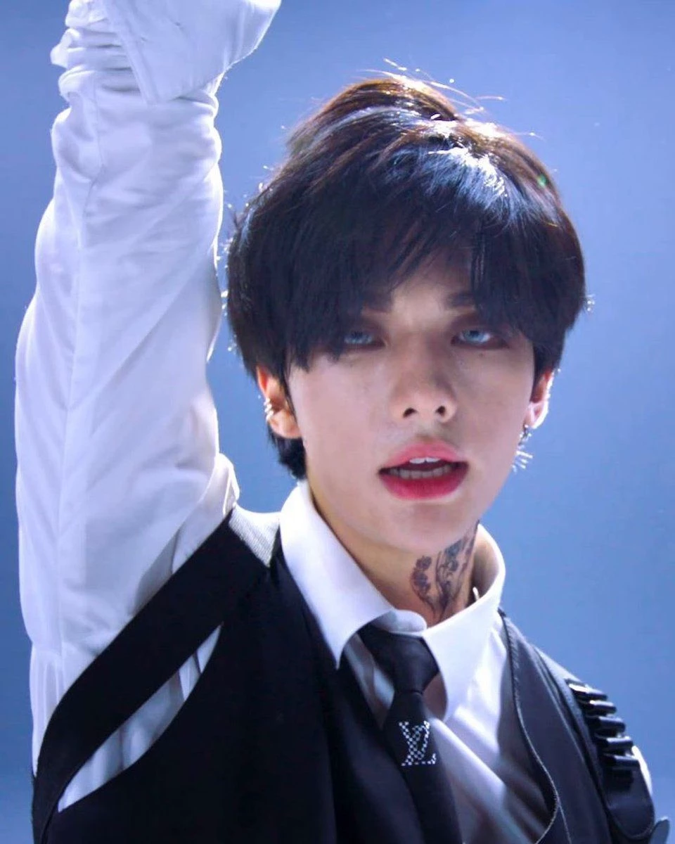 Hwang Hyunjin (Mafia boss, nightclub) thumbnail