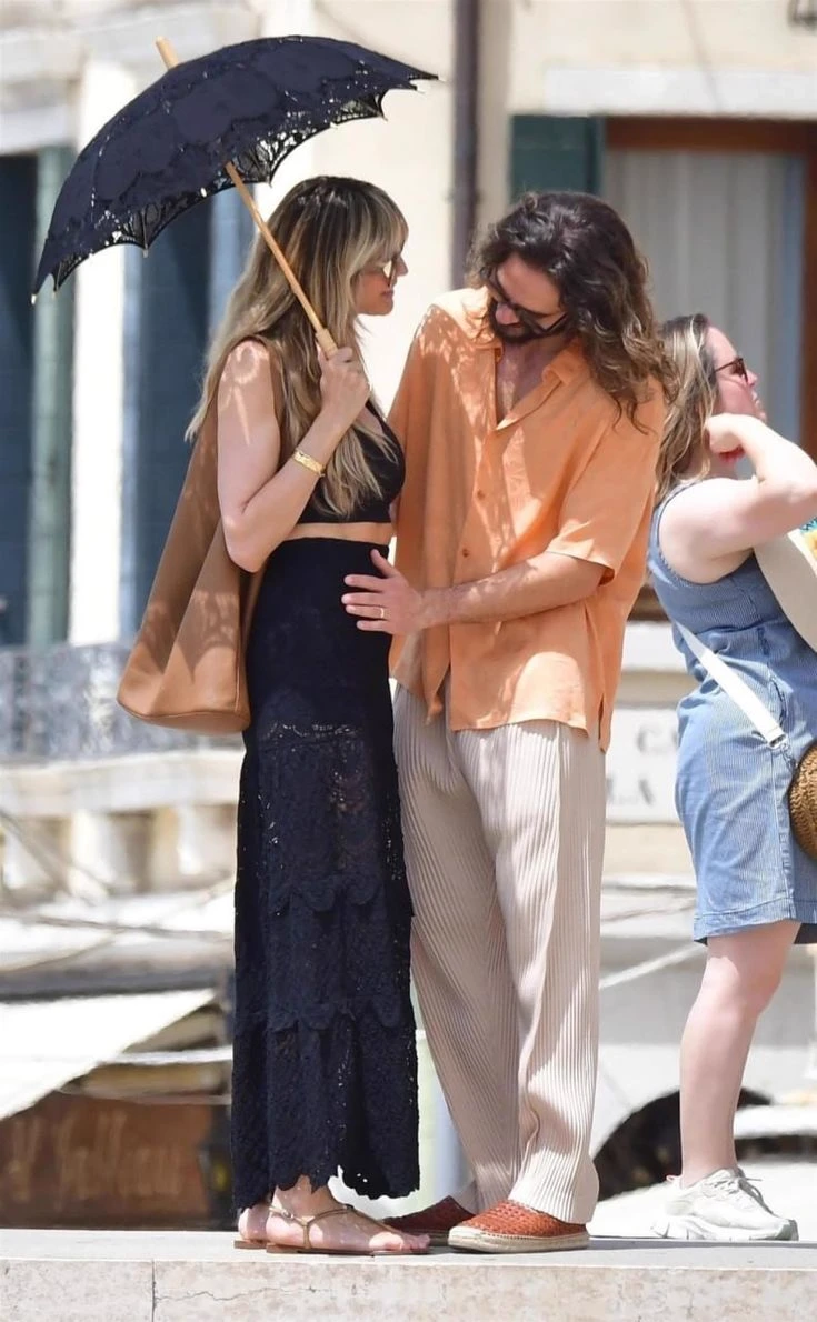 Tom Kaulitz and his wife Heidi thumbnail