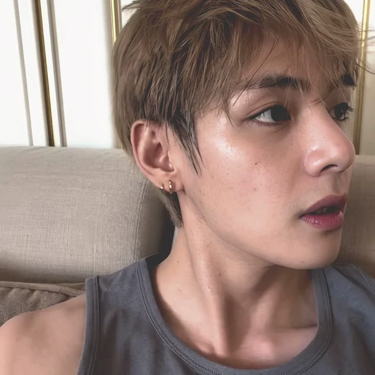Kim Taehyung thumbnail