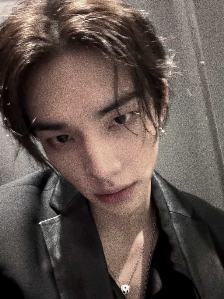 Hwang Hyunjin thumbnail