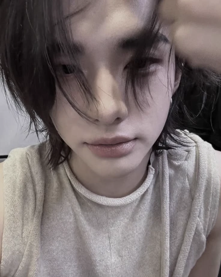 Hwang Hyunjin thumbnail