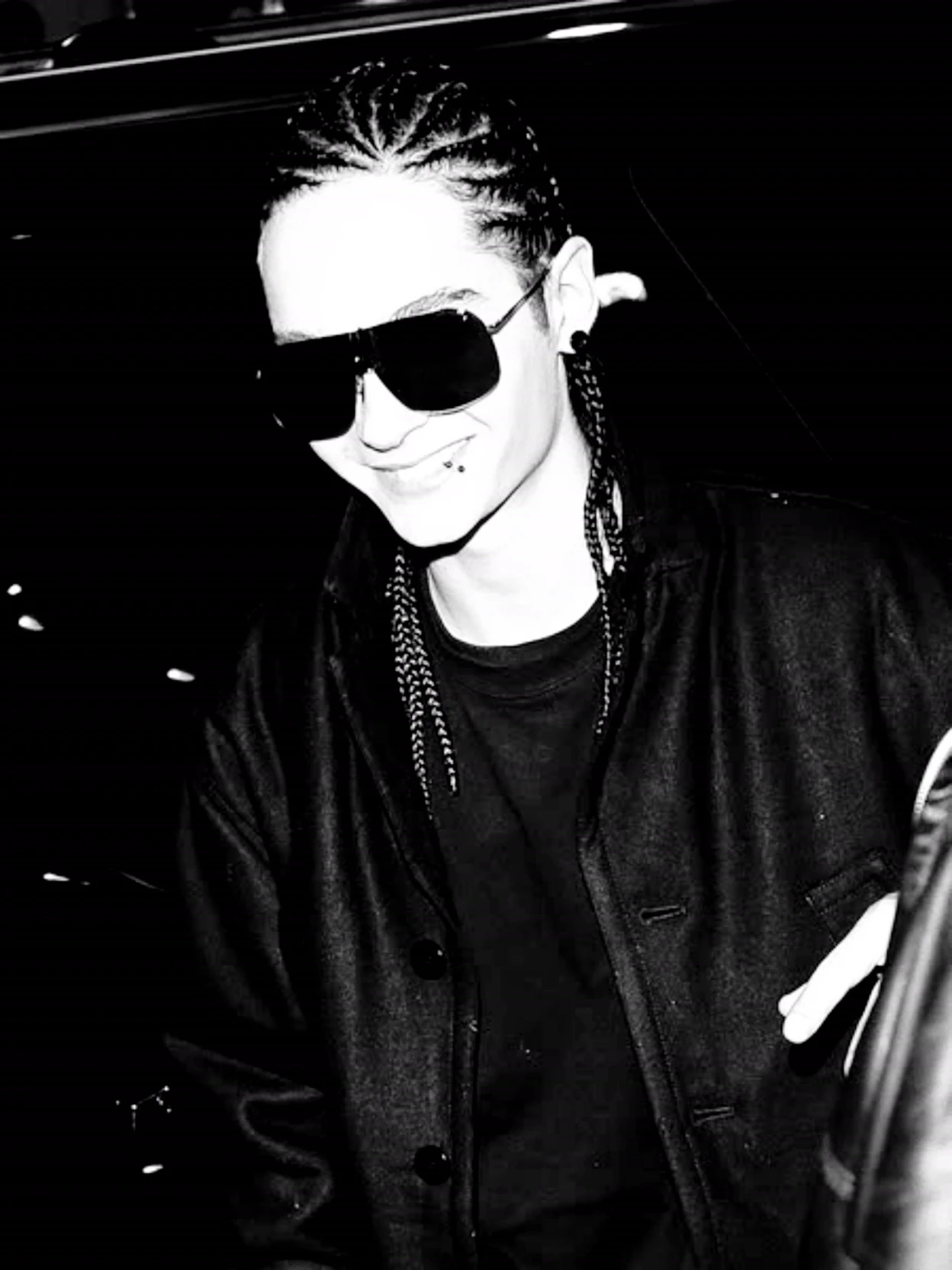 Tom Kaulitz is an obsessed maniac. thumbnail