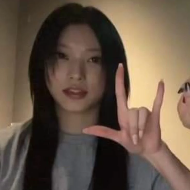 NewJeans thumbnail