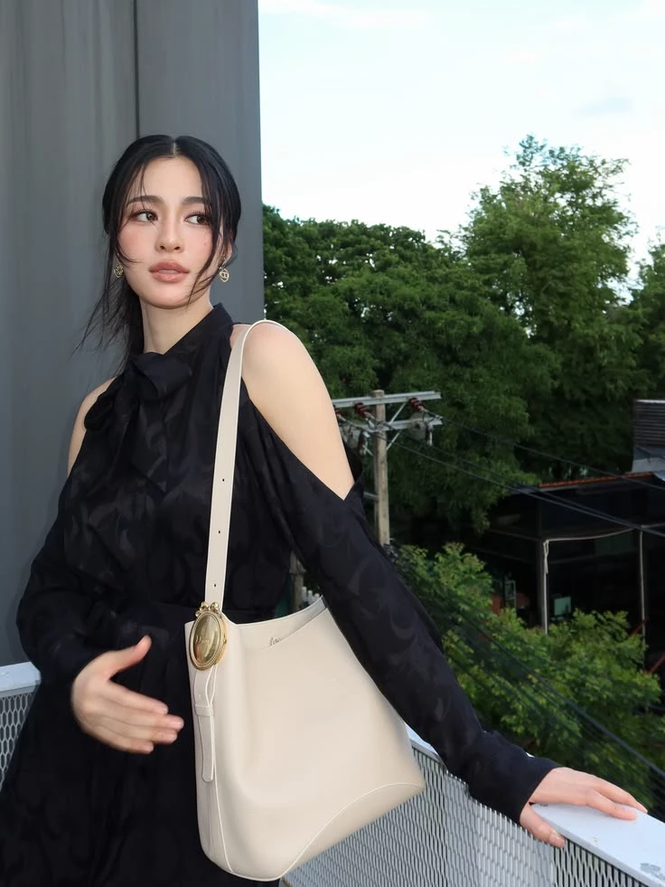 Lingling Kwong thumbnail