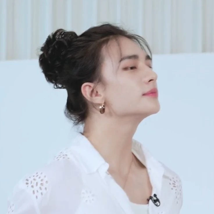 Hwang Hyunjina thumbnail