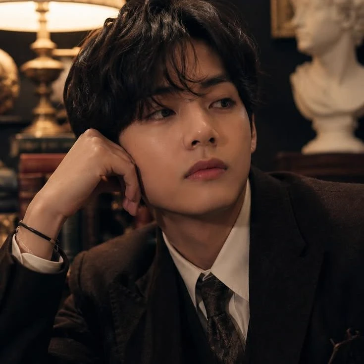 Kim Taehyung thumbnail