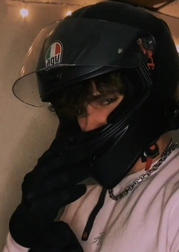 Biker Leo- Friends thumbnail