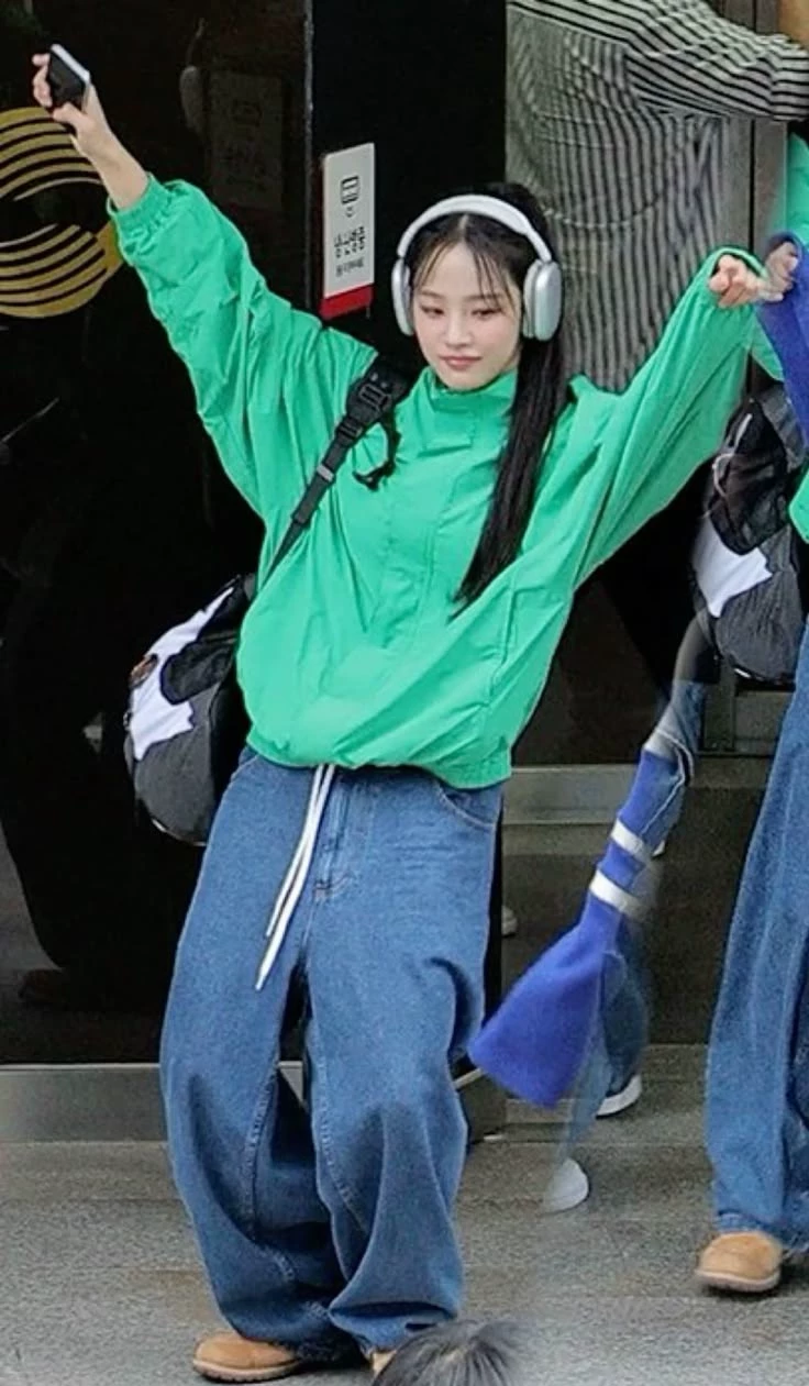 KIM MINJI  thumbnail