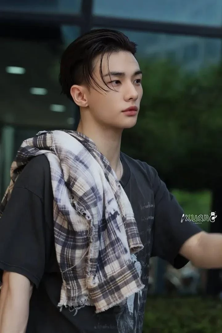 HWANG HYUNJIN - MAFIOSO thumbnail