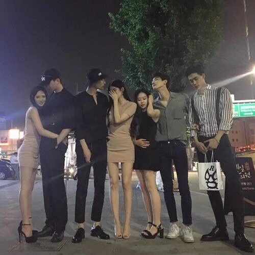 group of friends thumbnail