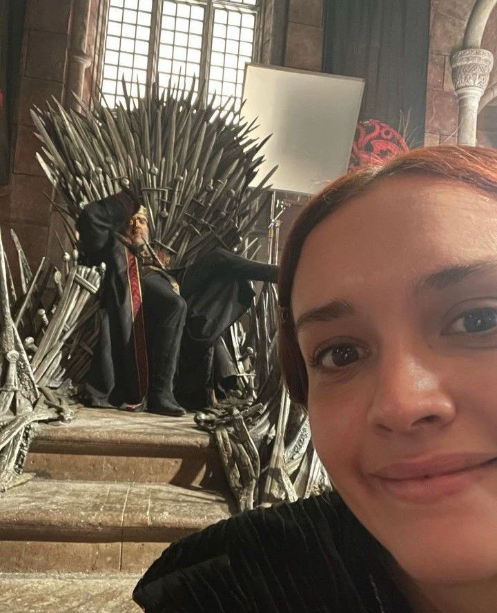 HOUSE OF THE DRAGON if the Targaryens had phones thumbnail