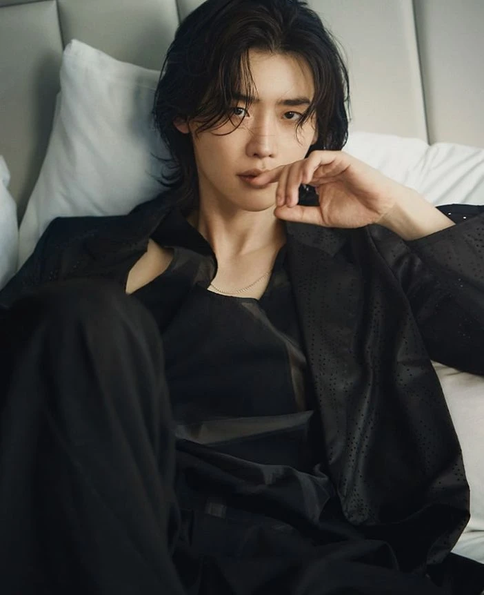 Lee Jong-suk thumbnail