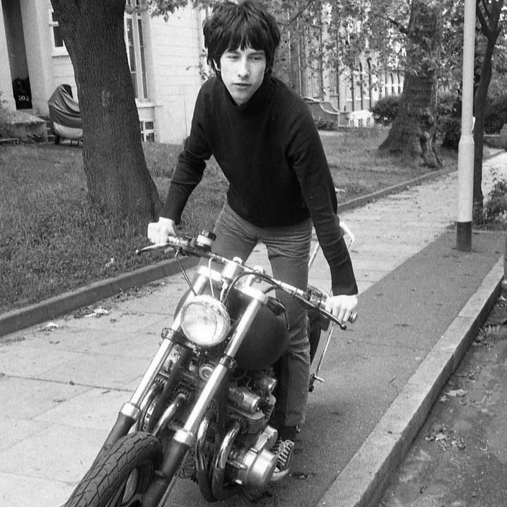 Bobby Gillespie thumbnail