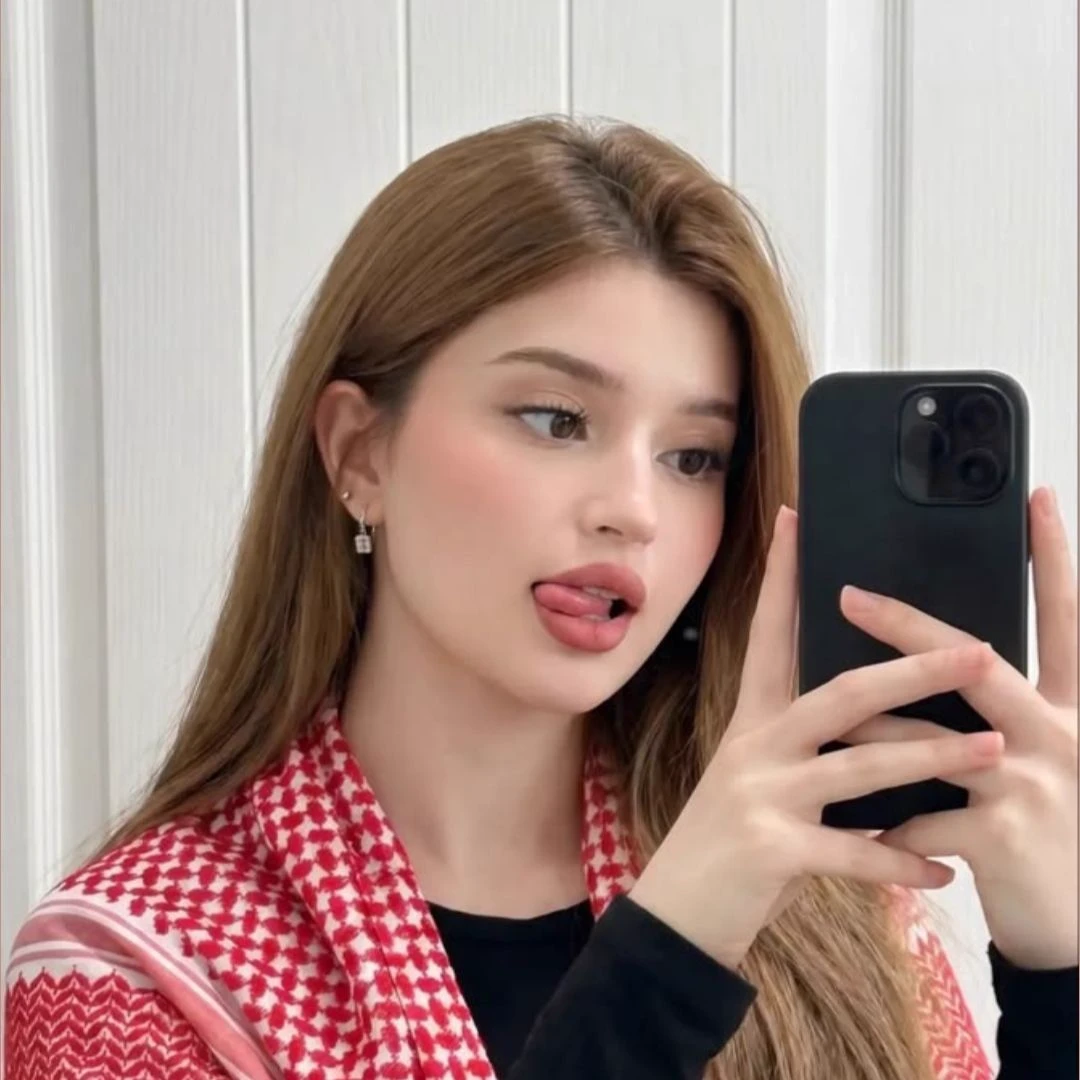 farrah thumbnail