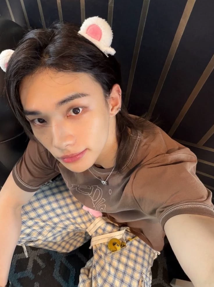 hwang hyunjin thumbnail