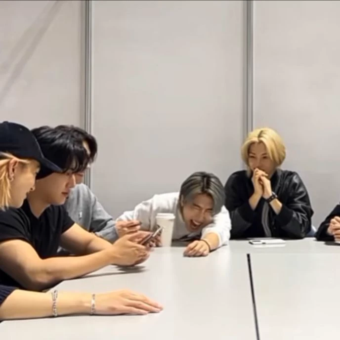 Straykids thumbnail