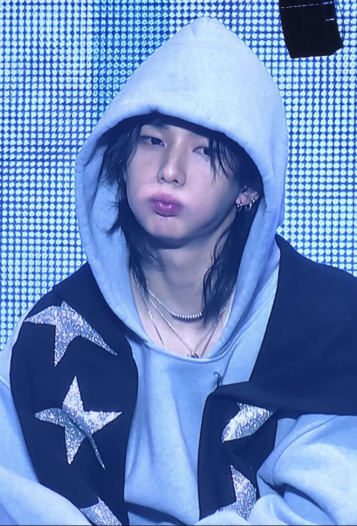 hyunjin thumbnail