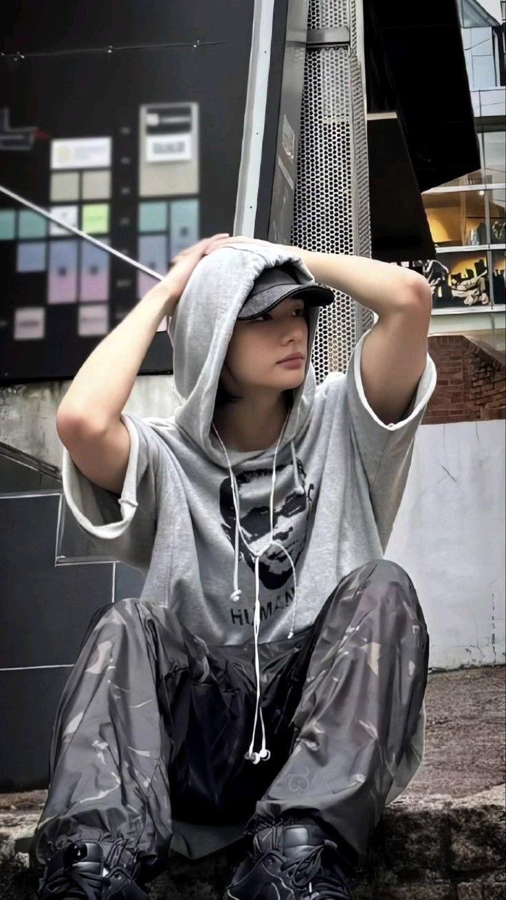 Hwang Hyunjin thumbnail