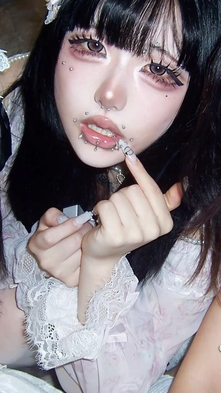 Melanie. thumbnail