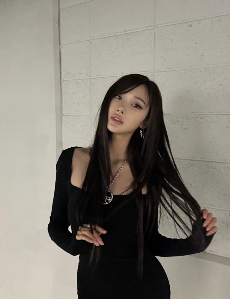 Aeri Uchinaga  thumbnail