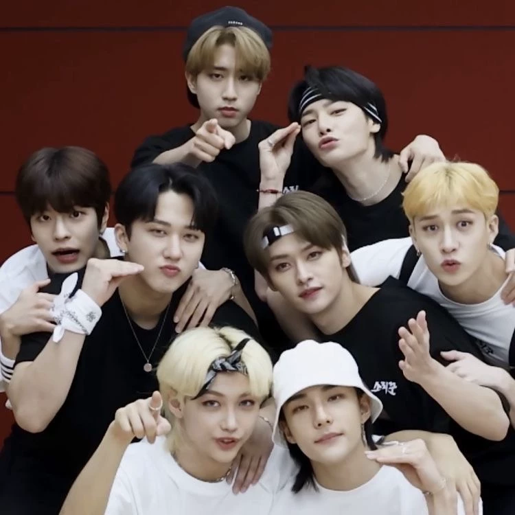Straykids thumbnail