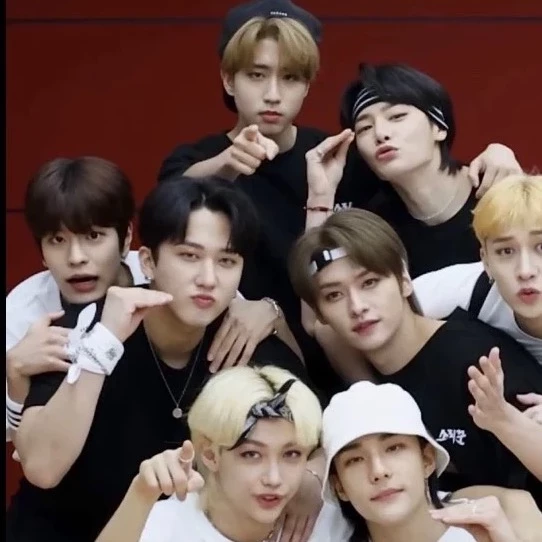 Straykids thumbnail