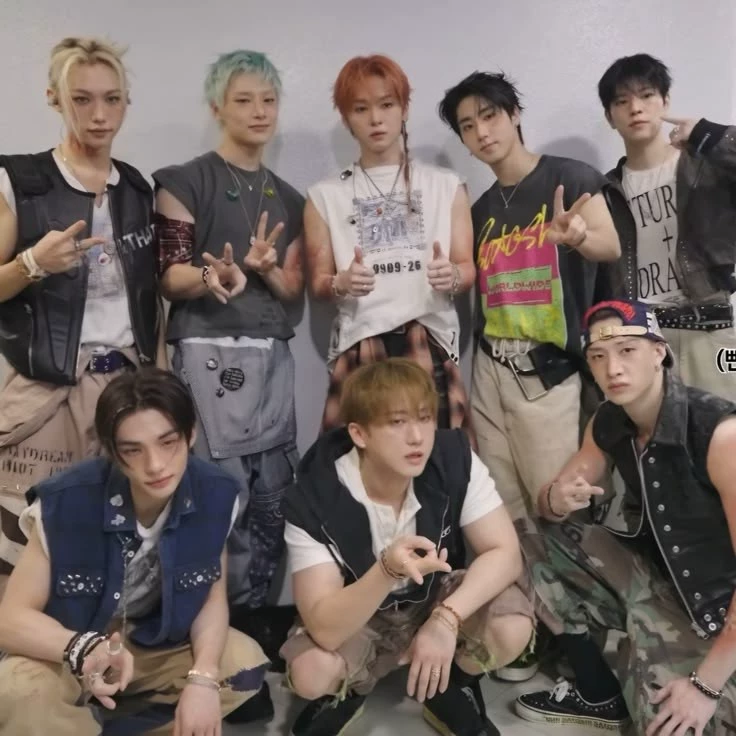 STRAY KIDS (⁠ಠ⁠_⁠ಠ⁠)⁠>⁠⌐⁠■⁠-⁠■ thumbnail