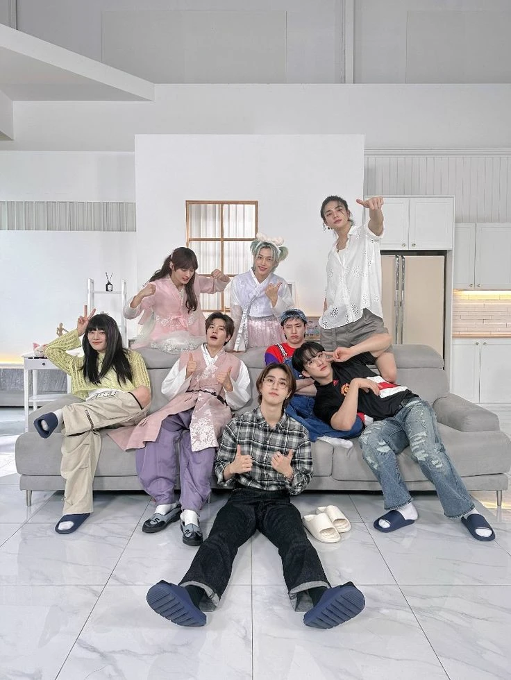 the skz family(⁠ ⁠ꈍ⁠ᴗ⁠ꈍ⁠) thumbnail