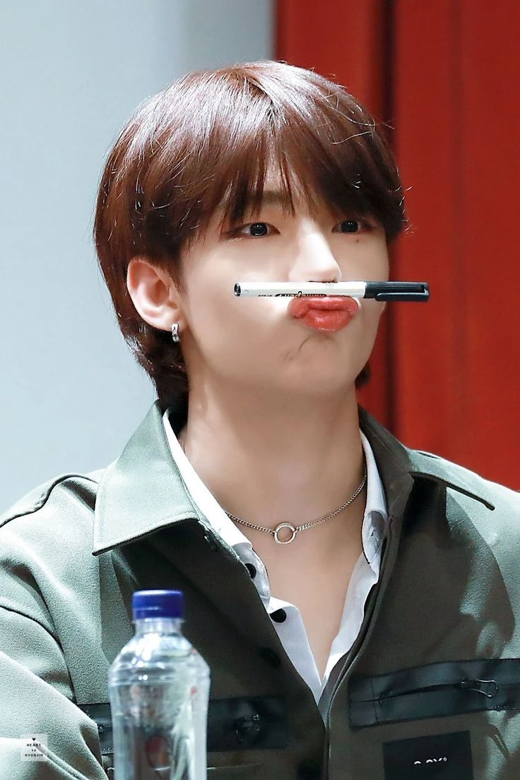 hyunjin thumbnail