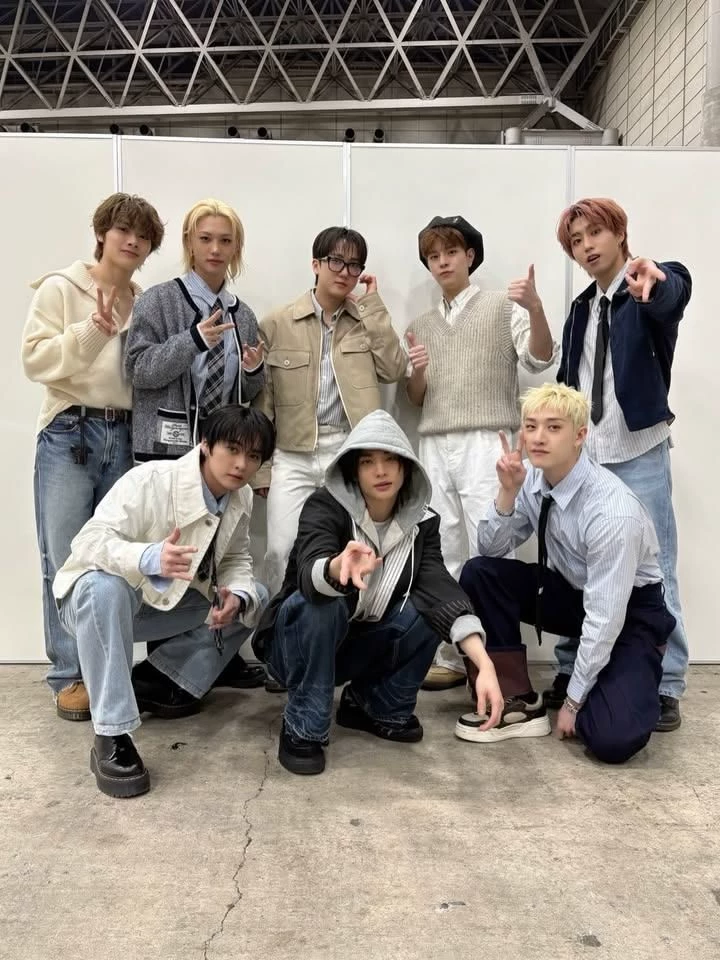 STRAY KIDS thumbnail