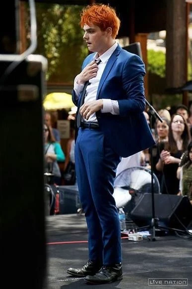 Gerard way(hesitant alien??) thumbnail