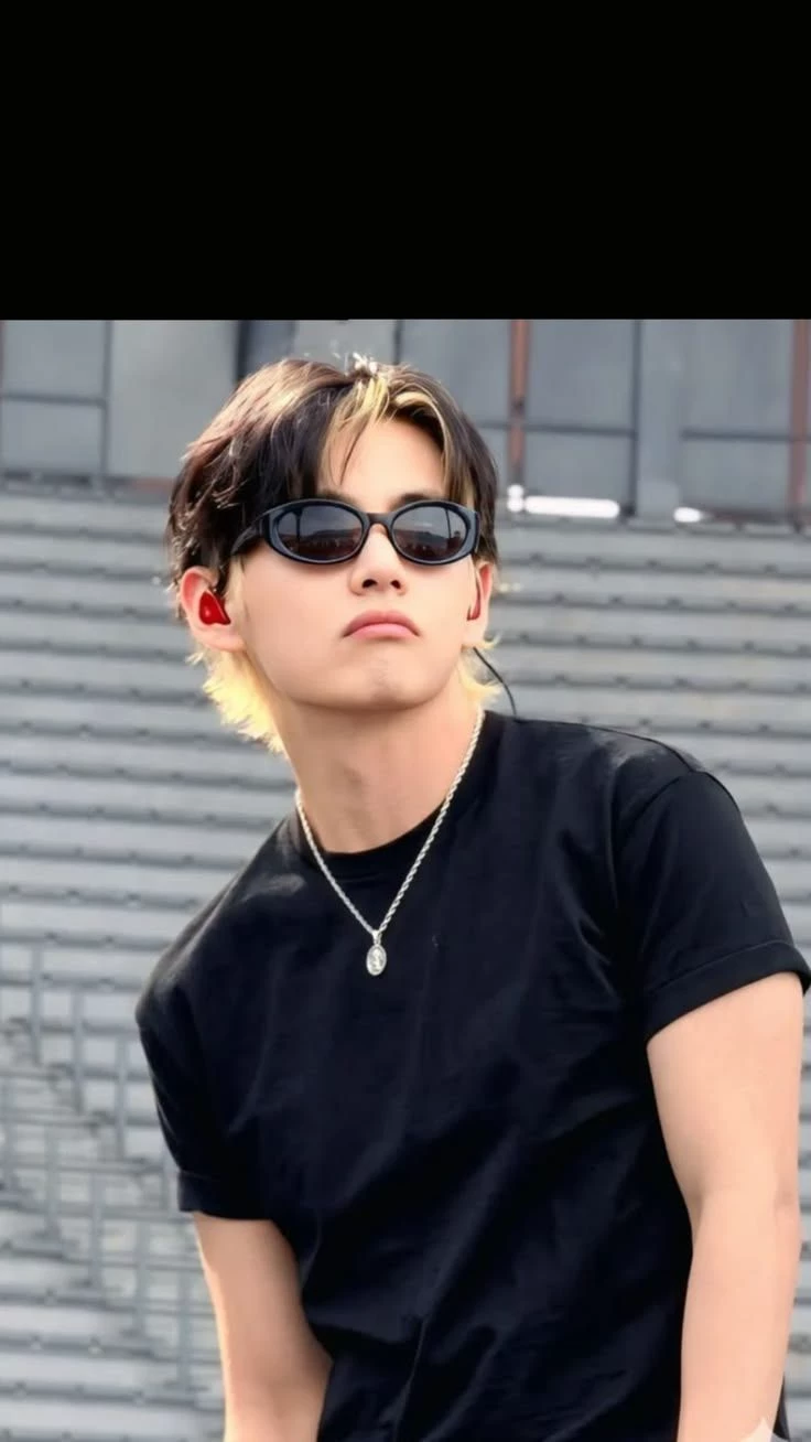 Kim Taehyung thumbnail