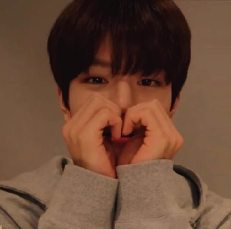 Seuming \| in love thumbnail