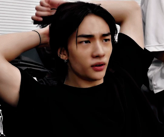Hwang Hyunjin thumbnail