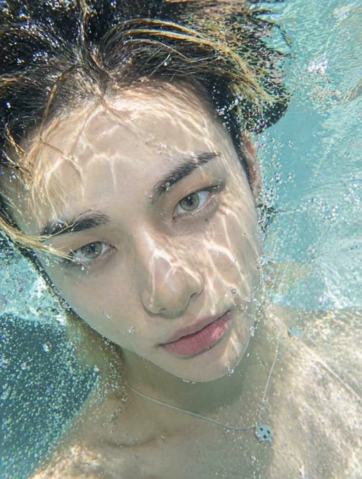 Hwang Hyunjin thumbnail