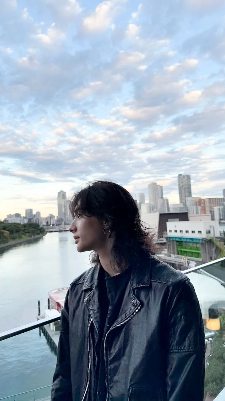 Hwang Hyunjin thumbnail