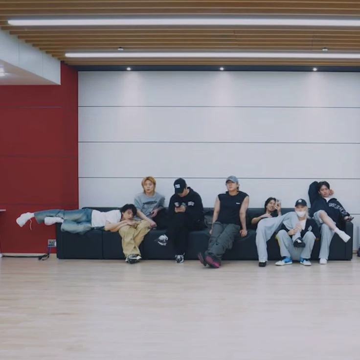 Straykids thumbnail