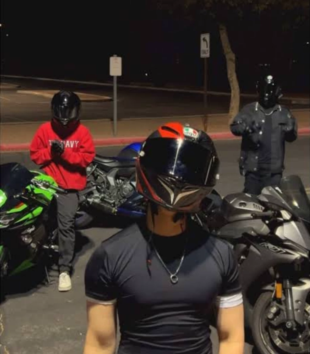 3 guys in one whole friend group [BL] thumbnail