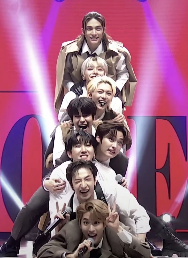 Stray kids thumbnail