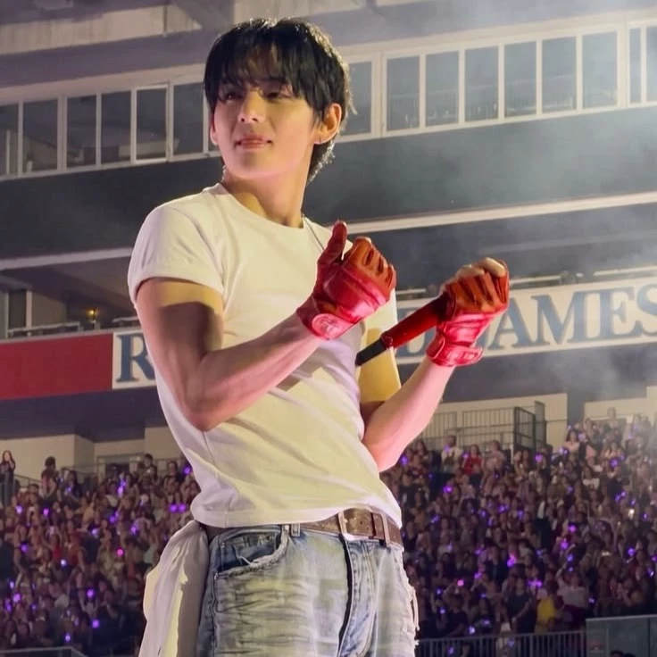 Kim Taehyung thumbnail