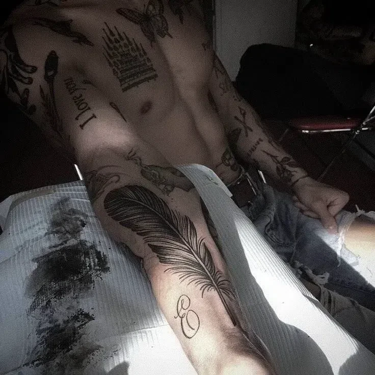 Work in a tattoo salon thumbnail
