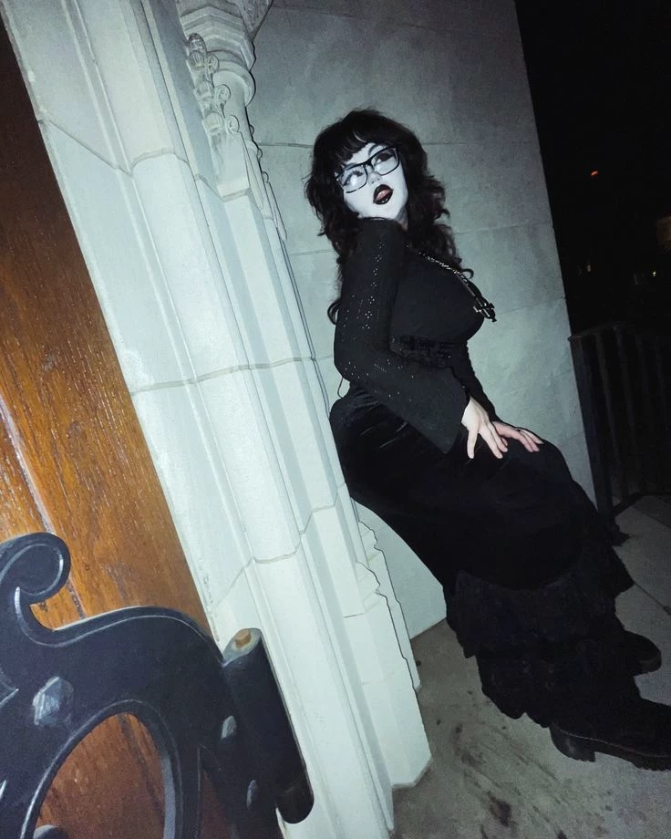 Lily (Your goth friend.. for now~) thumbnail