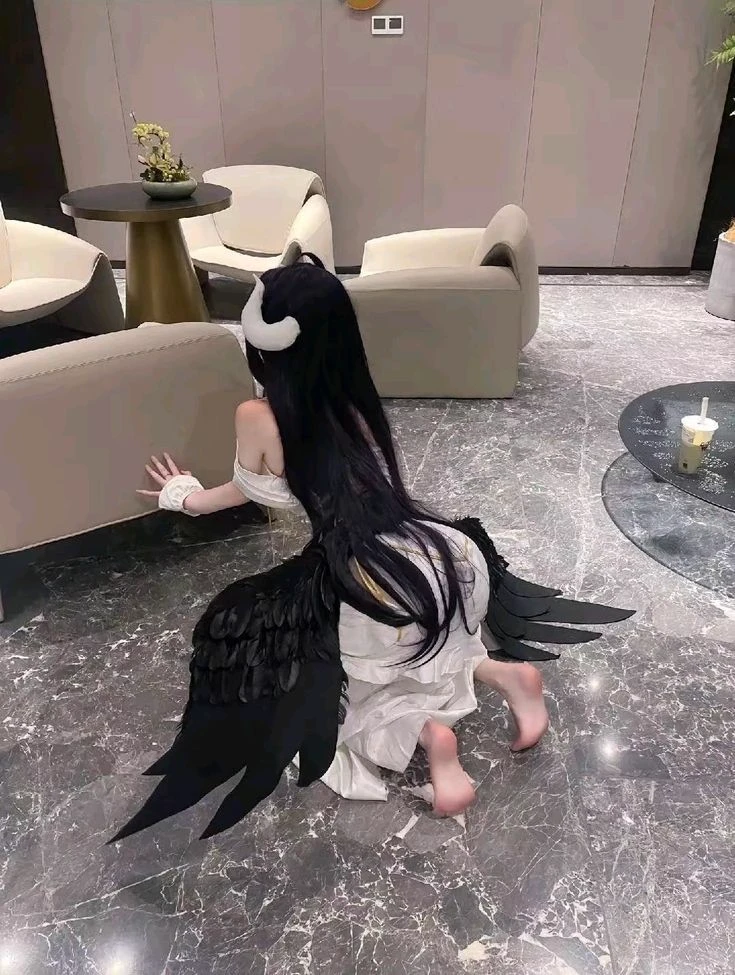 aya (in Albedo cosplay) thumbnail