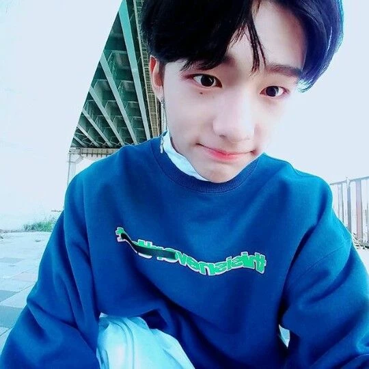 Hyunjin (🍔) thumbnail