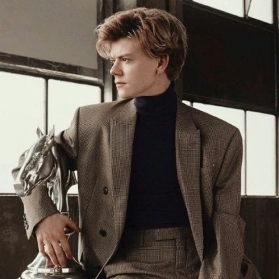Thomas Brodie-Sangster thumbnail