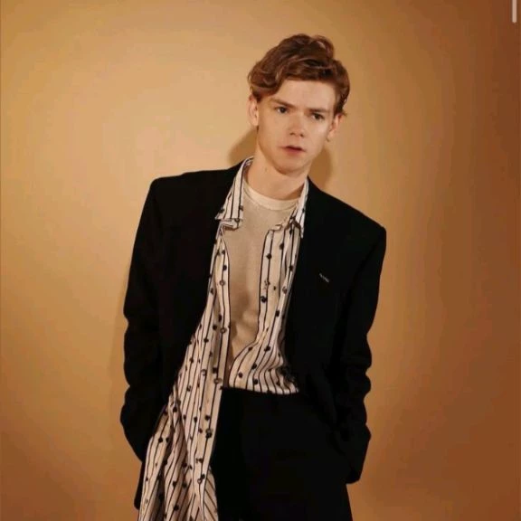 Thomas Brodie-Sangster thumbnail