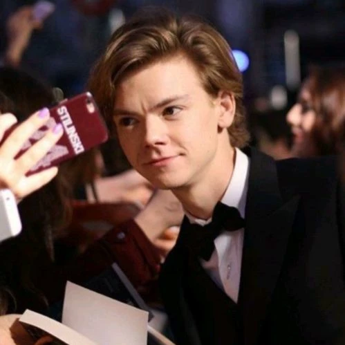 Thomas Brodie-Sangster thumbnail